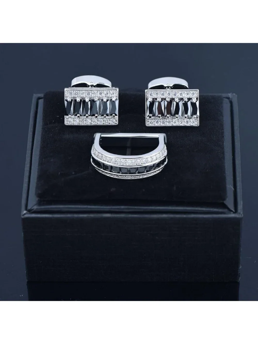 Luxurious Cubic Zirconia Cufflinks for Men - Elegant Wedding & Business